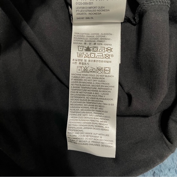 Levi's. Men's Short Sleeve Crew Neck Graphic Logo T-Shirt Black Cotton - Picture 8 of 8